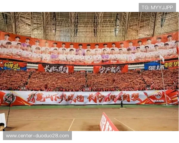 湘超联赛精彩纷呈 聚焦本赛季各大球队激烈对决与赛场新动向